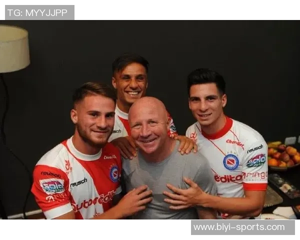 麦卡哥哥:身材不高但技巧出众,我们总能找到进球的机会 麦卡哥哥:身材不高但技巧出众,我们总能找到进球的机会